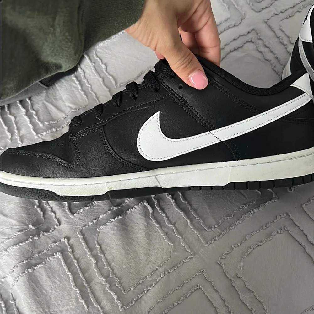 Nike Black and White Sneakers - Picture 3 of 6